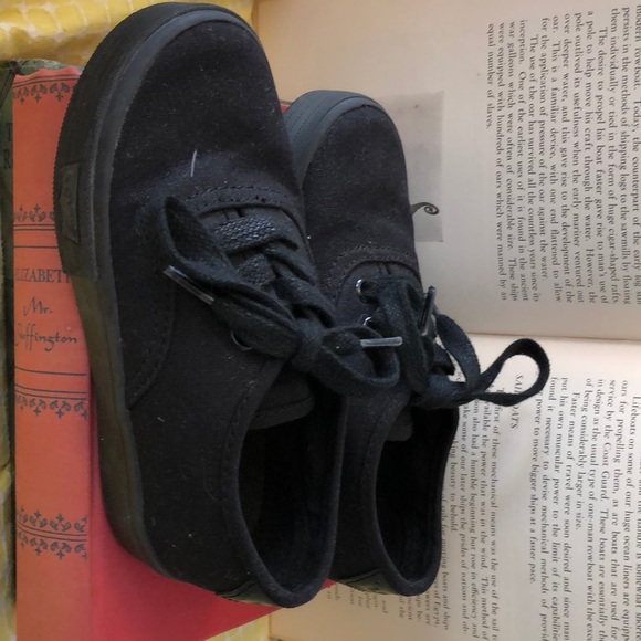 SOLD Levi’s Black Shoes Toddler 10 😎 - Picture 4 of 7